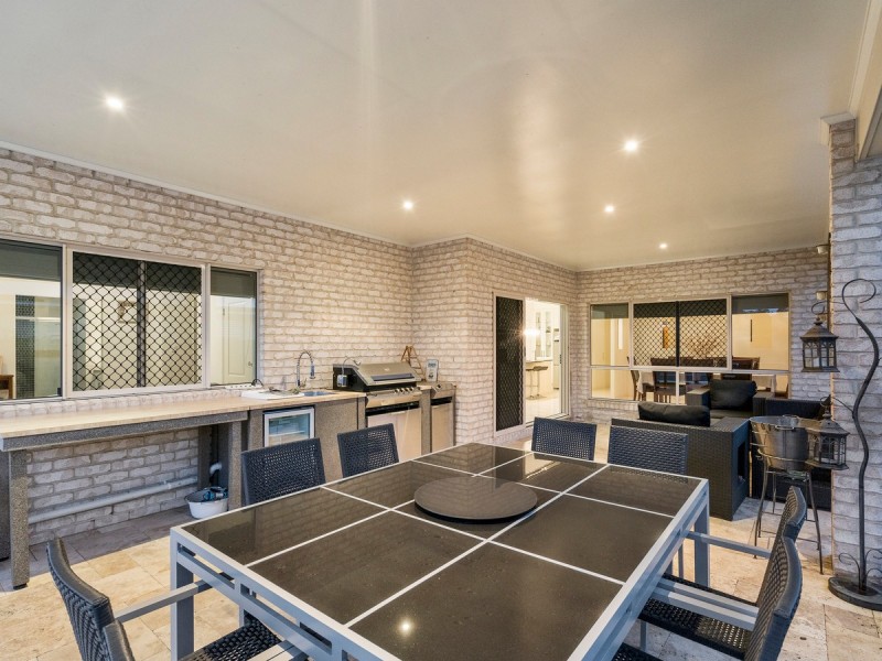 9 Flame Trees Crescent, Maudsland QLD 4210