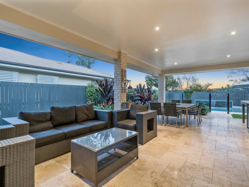 9 Flame Trees Crescent, Maudsland QLD 4210