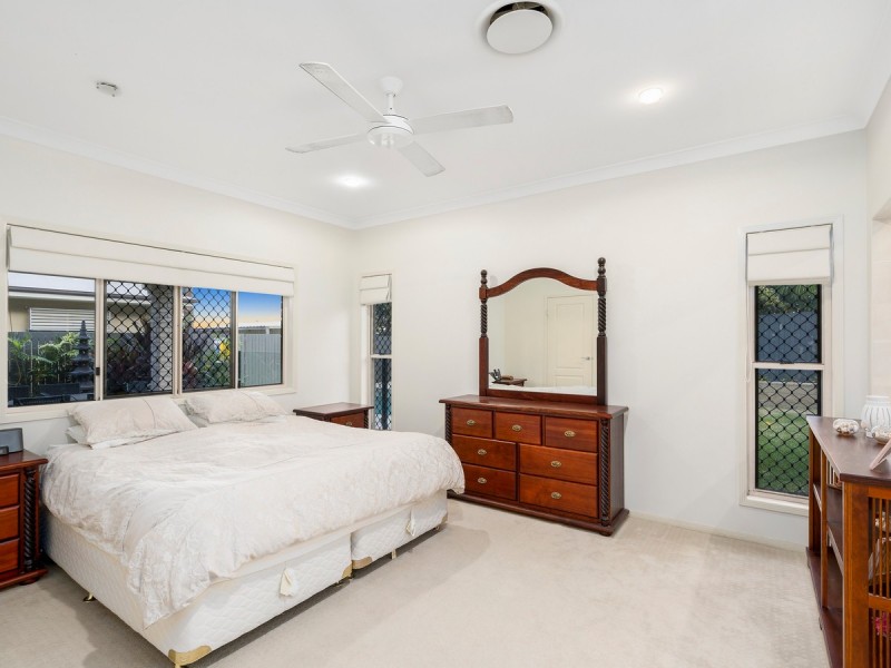 9 Flame Trees Crescent, Maudsland QLD 4210