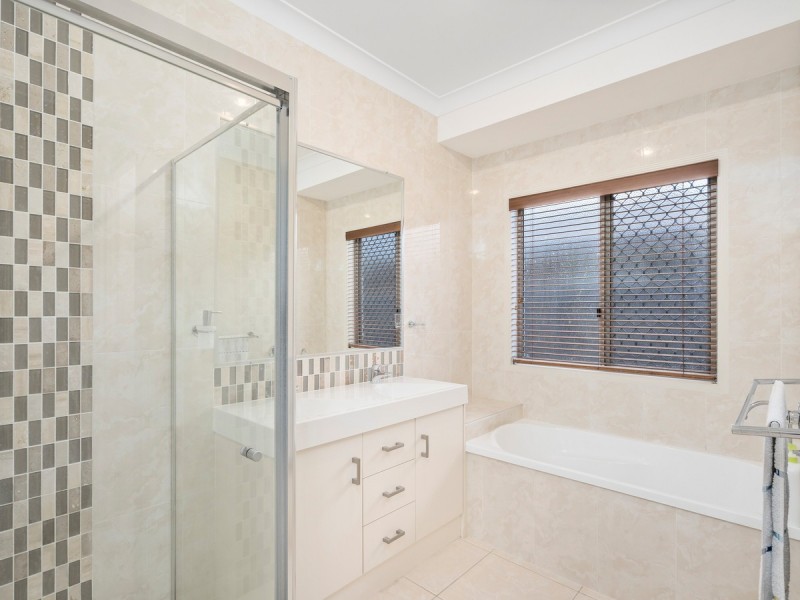 9 Flame Trees Crescent, Maudsland QLD 4210