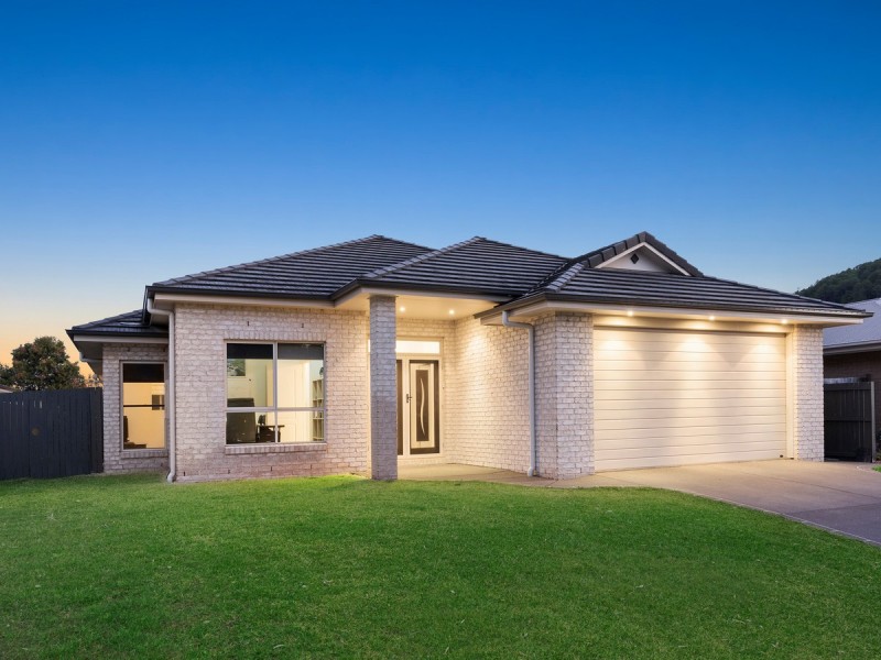 9 Flame Trees Crescent, Maudsland QLD 4210