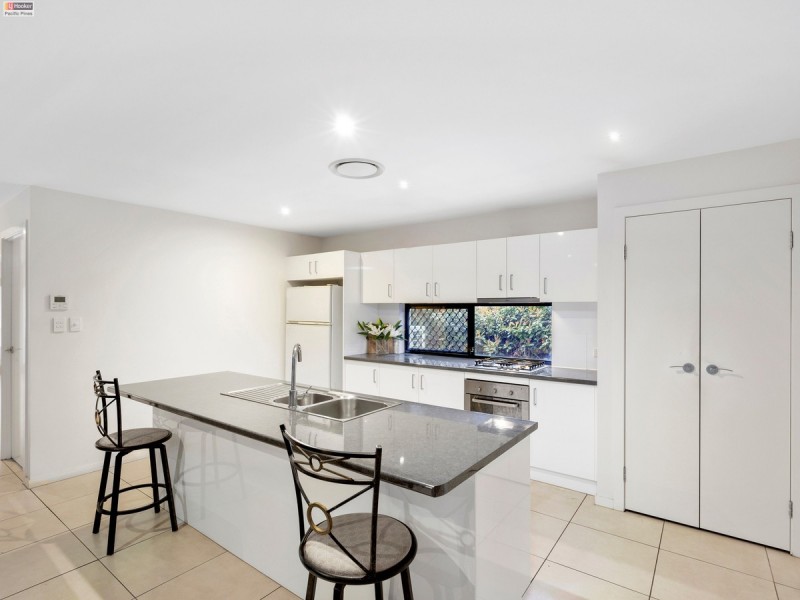 5 Mac Close, Oxenford QLD 4210