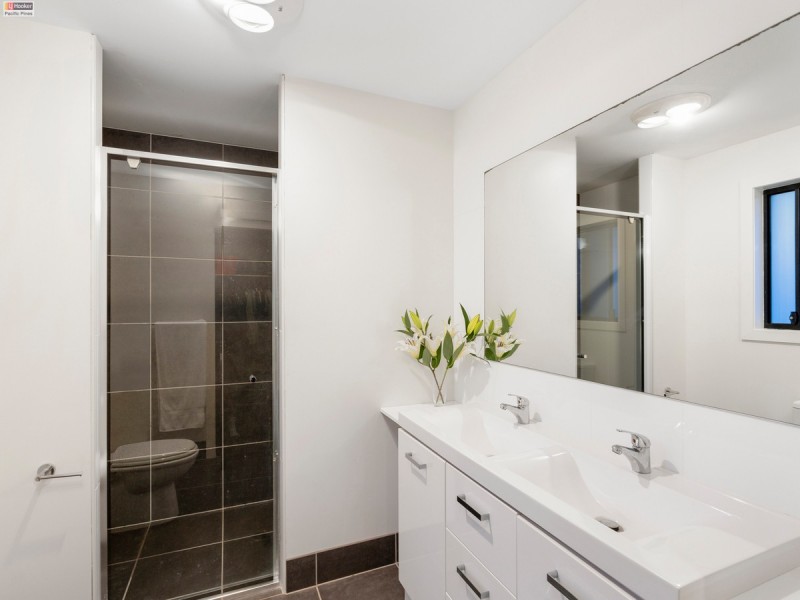 5 Mac Close, Oxenford QLD 4210
