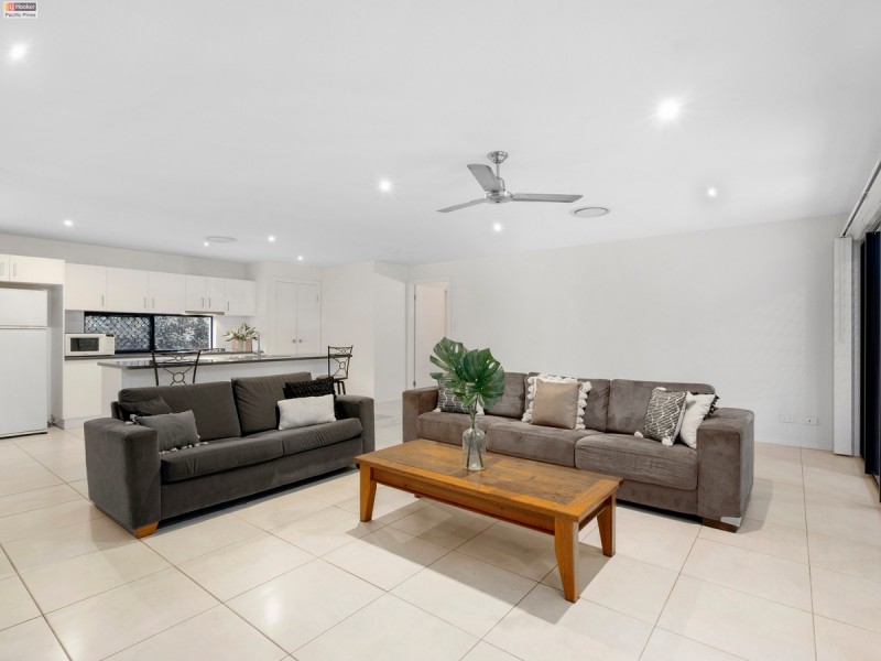 5 Mac Close, Oxenford QLD 4210