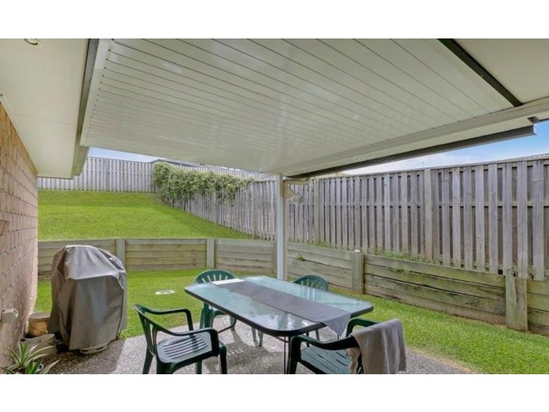 8 Hawkesbury Avenue, Pacific Pines QLD 4211