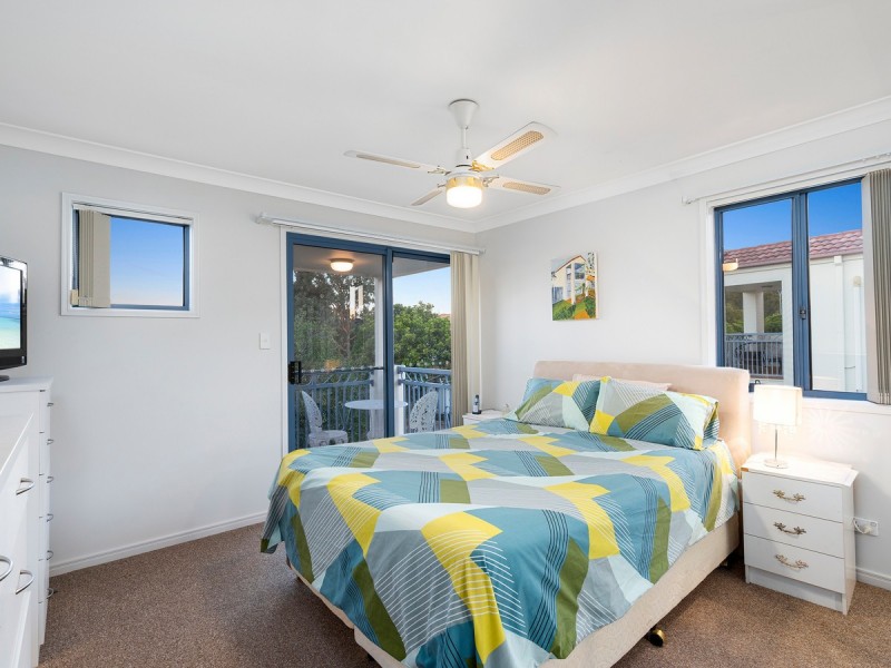 34/2 Studio Drive, Pacific Pines QLD 4211