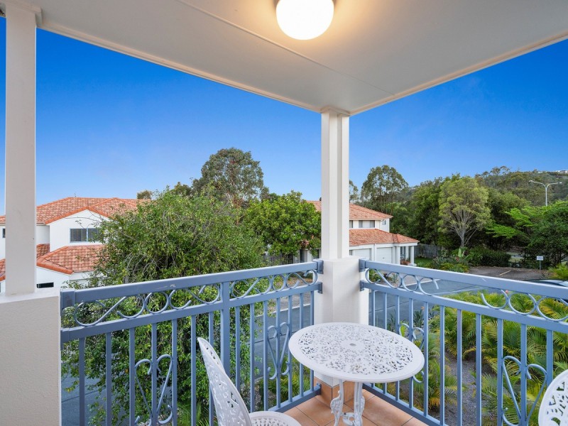 34/2 Studio Drive, Pacific Pines QLD 4211