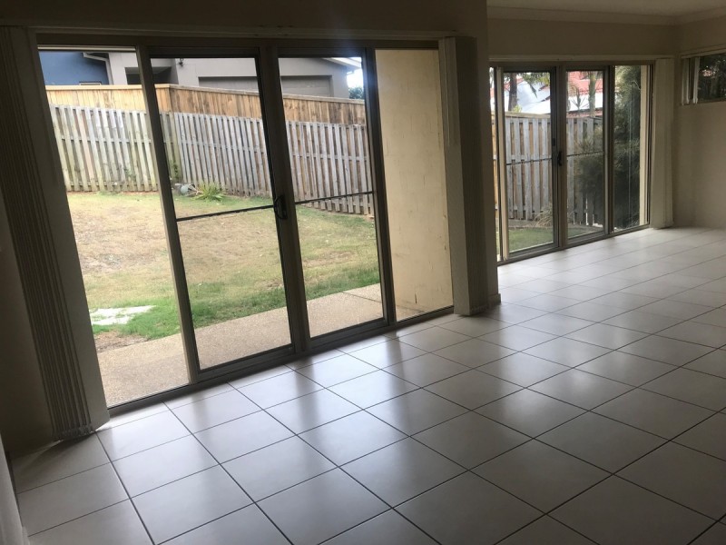 25 Lambert Drive, Maudsland QLD 4210