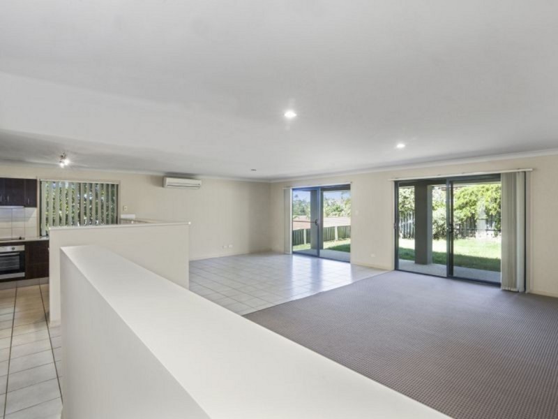 71 Cossington Circuit, Maudsland QLD 4210