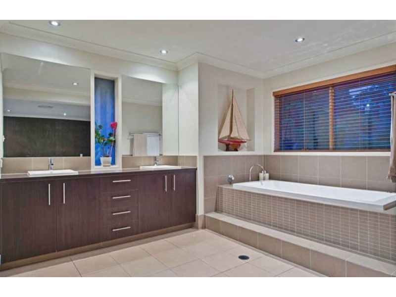 15 Summer Hill Crescent, Maudsland QLD 4210