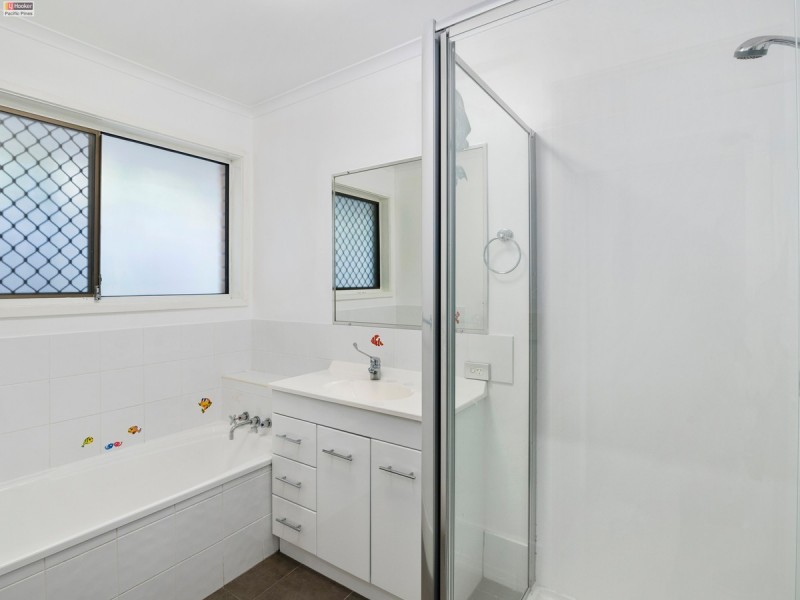 5 Barradine Crescent, Helensvale QLD 4212