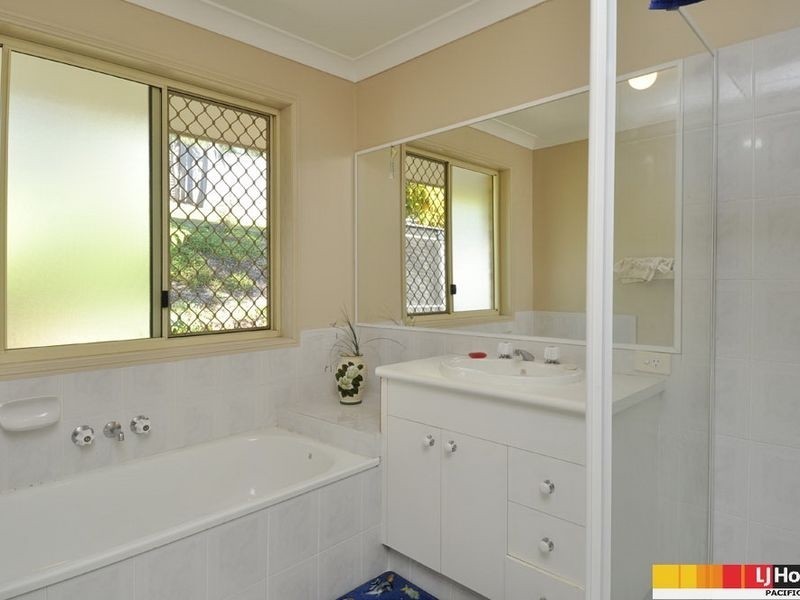 3 Malita Place, Pacific Pines QLD 4211