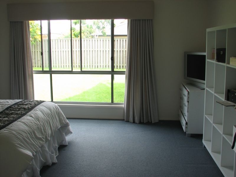 16 Regatta Avenue, Oxenford QLD 4210