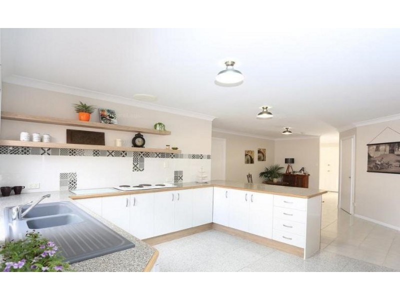 37 Captain Cook Close, Arundel QLD 4214