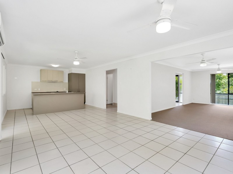 18 Inman Court, Pacific Pines QLD 4211