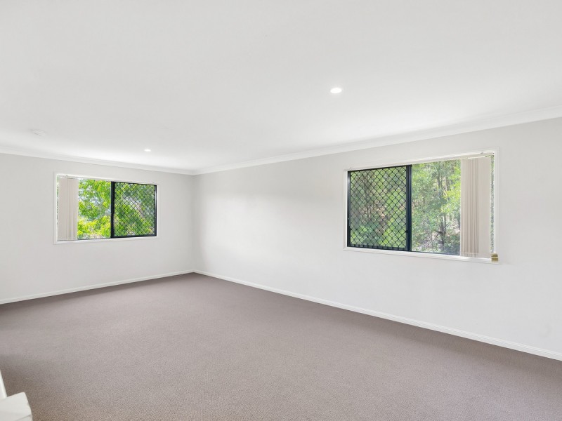 18 Inman Court, Pacific Pines QLD 4211