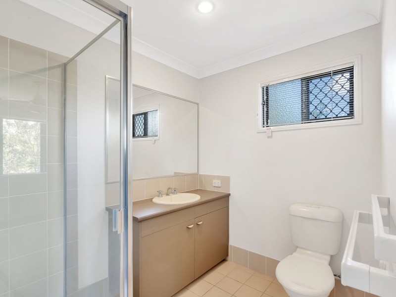 18 Inman Court, Pacific Pines QLD 4211