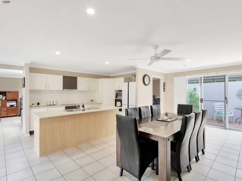 17 Norfolk Drive, Pacific Pines QLD 4211