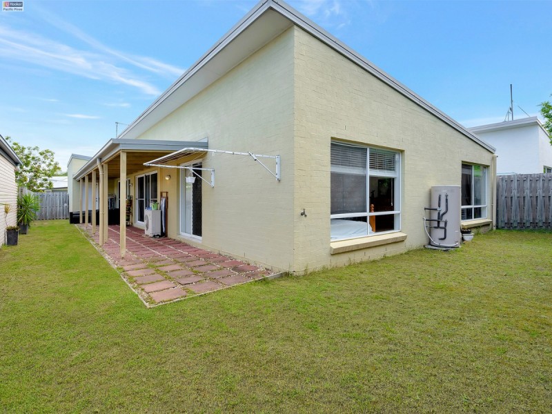 17 Norfolk Drive, Pacific Pines QLD 4211