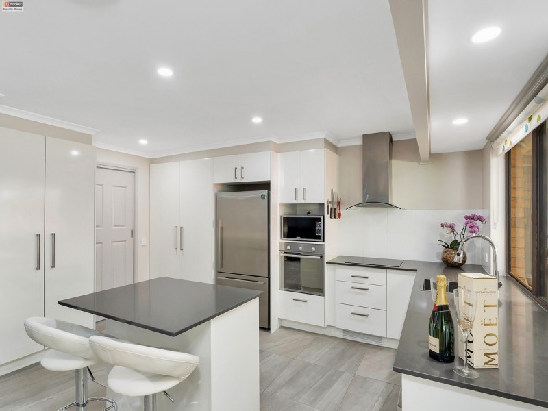 2/18 Columbia Court, Oxenford QLD 4210