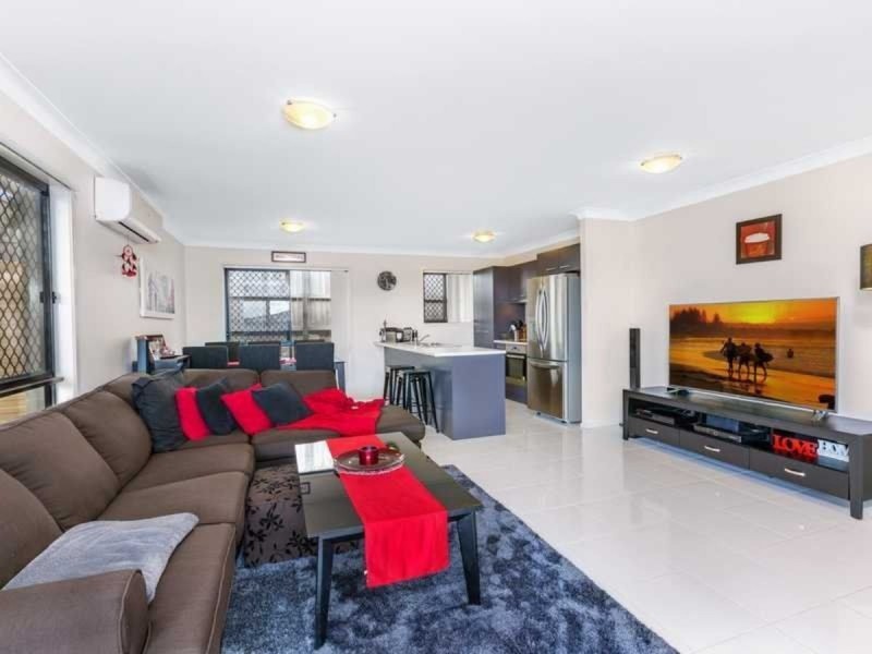 5 Rise Circuit, Pacific Pines QLD 4211