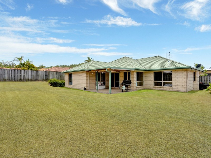 8 Chatham Avenue, Pacific Pines QLD 4211