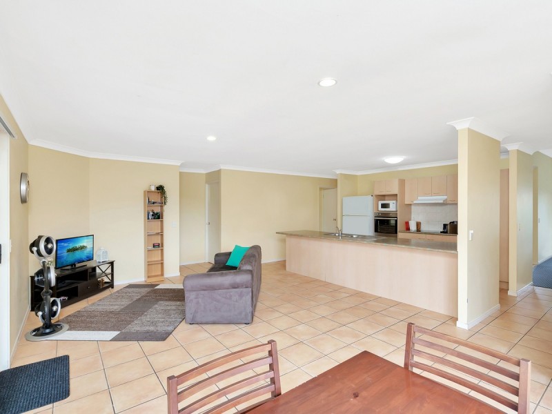 8 Chatham Avenue, Pacific Pines QLD 4211