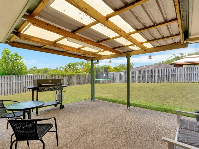 8 Chatham Avenue, Pacific Pines QLD 4211