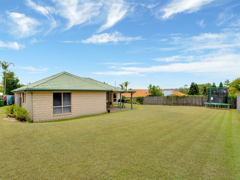 8 Chatham Avenue, Pacific Pines QLD 4211