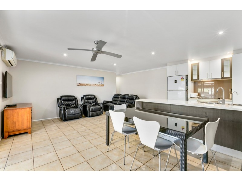 2/25 Chaplin Crescent, Oxenford QLD 4210