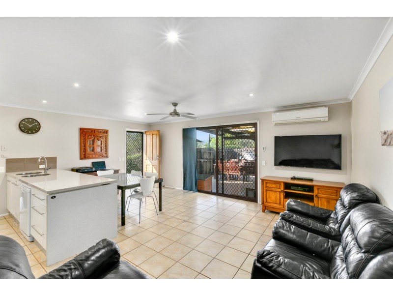 2/25 Chaplin Crescent, Oxenford QLD 4210