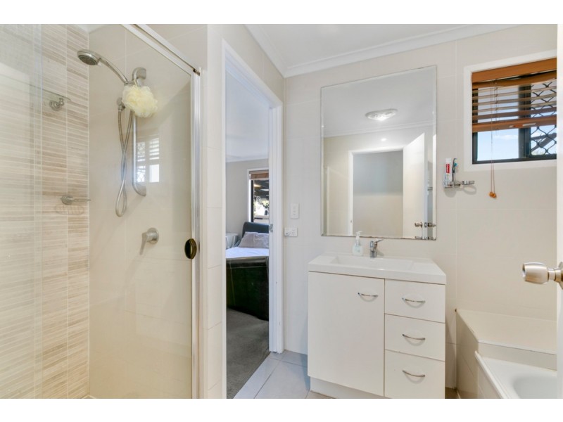 2/25 Chaplin Crescent, Oxenford QLD 4210