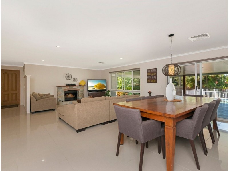 5 Centre Court, Oxenford QLD 4210