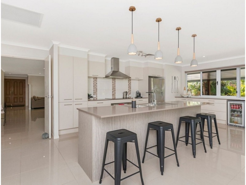 5 Centre Court, Oxenford QLD 4210