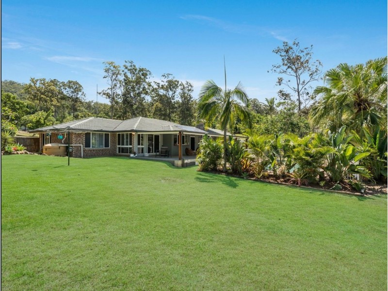 5 Centre Court, Oxenford QLD 4210