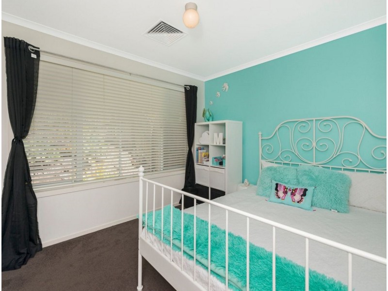 5 Centre Court, Oxenford QLD 4210