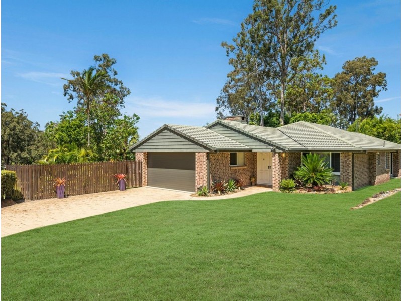 5 Centre Court, Oxenford QLD 4210