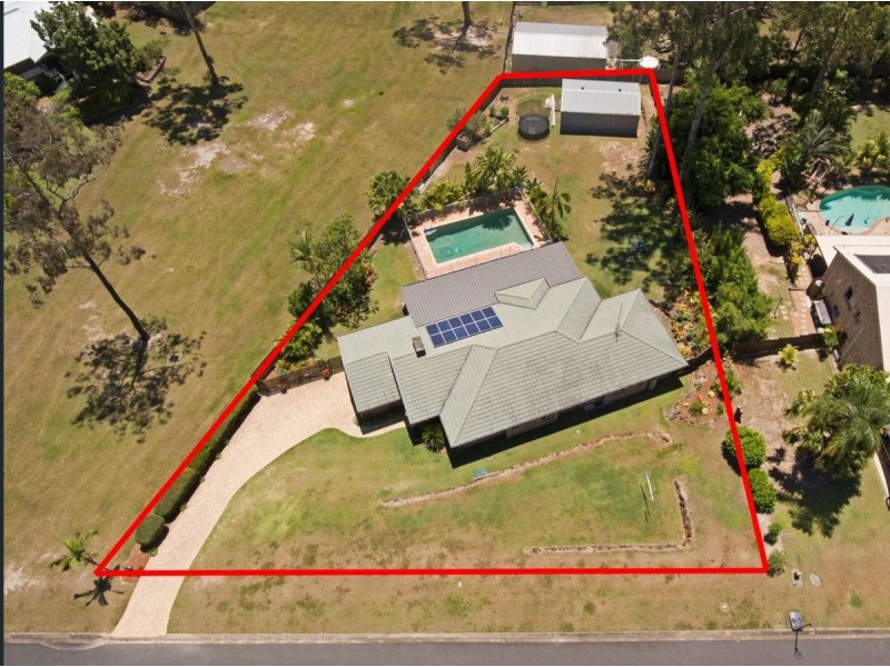 5 Centre Court, Oxenford QLD 4210