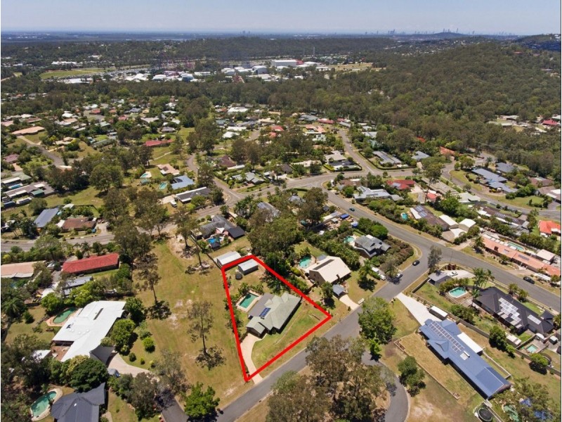 5 Centre Court, Oxenford QLD 4210