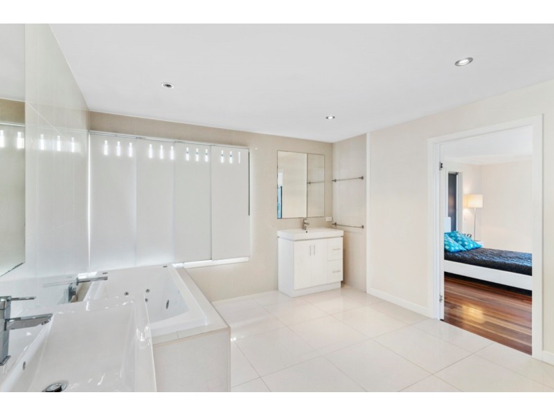68 Diamantina Circuit, Pacific Pines QLD 4211