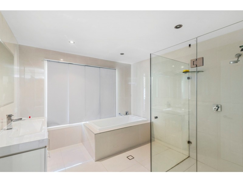 68 Diamantina Circuit, Pacific Pines QLD 4211