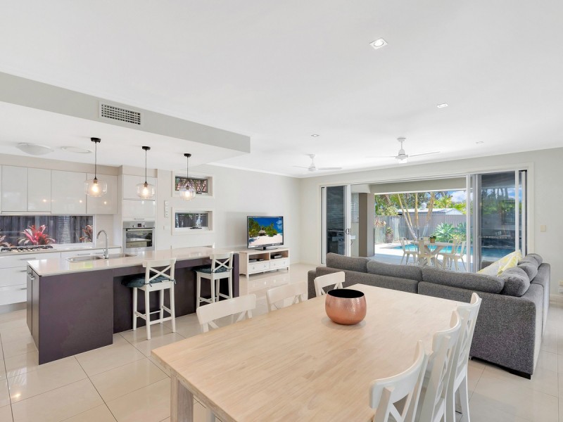 7 The Close, Helensvale QLD 4212