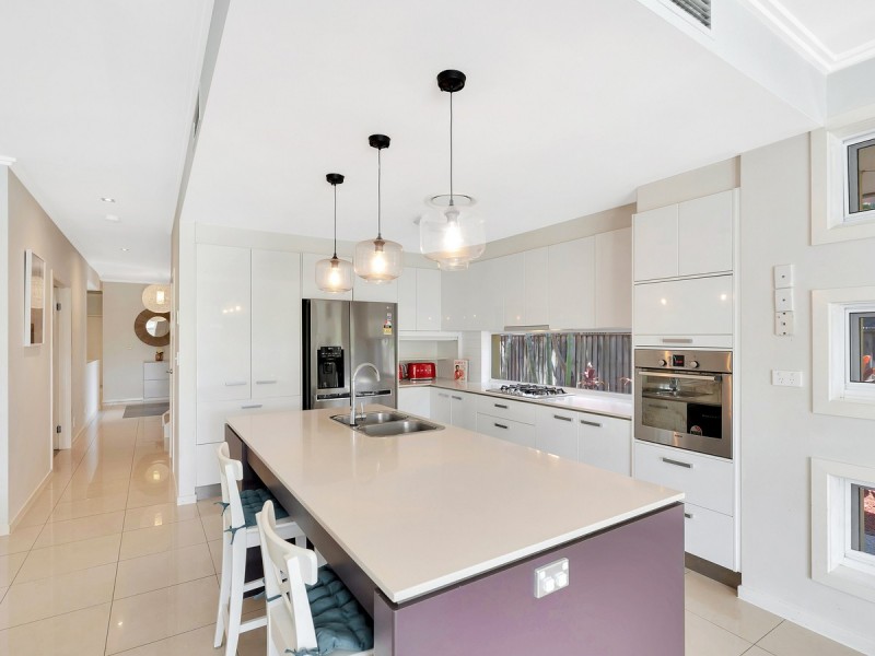 7 The Close, Helensvale QLD 4212