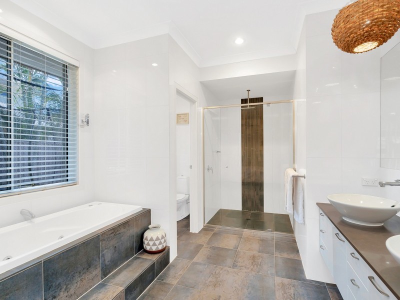 7 The Close, Helensvale QLD 4212