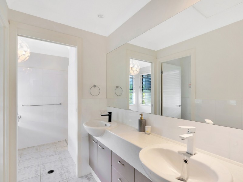 7 The Close, Helensvale QLD 4212