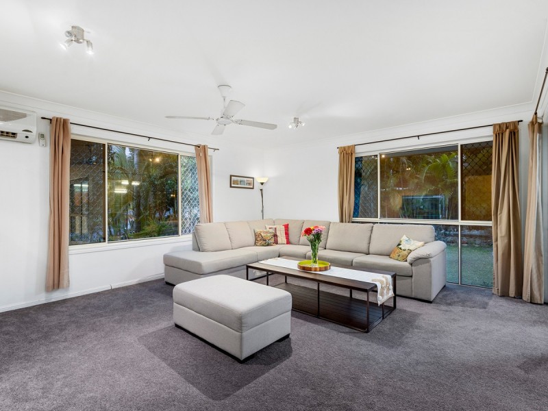 10 Atoli Rise, Pacific Pines QLD 4211