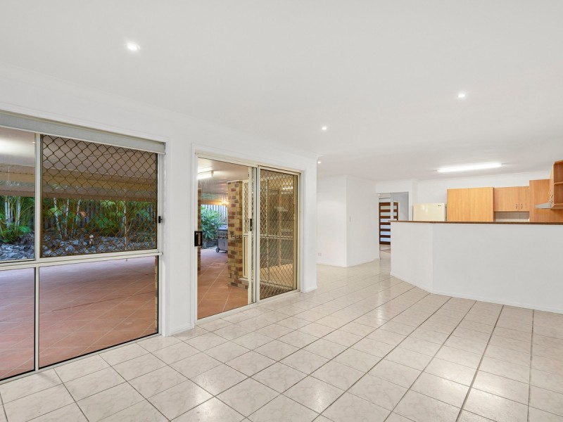 10 Atoli Rise, Pacific Pines QLD 4211