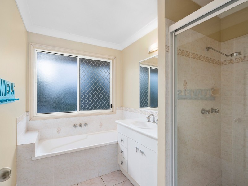 10 Atoli Rise, Pacific Pines QLD 4211