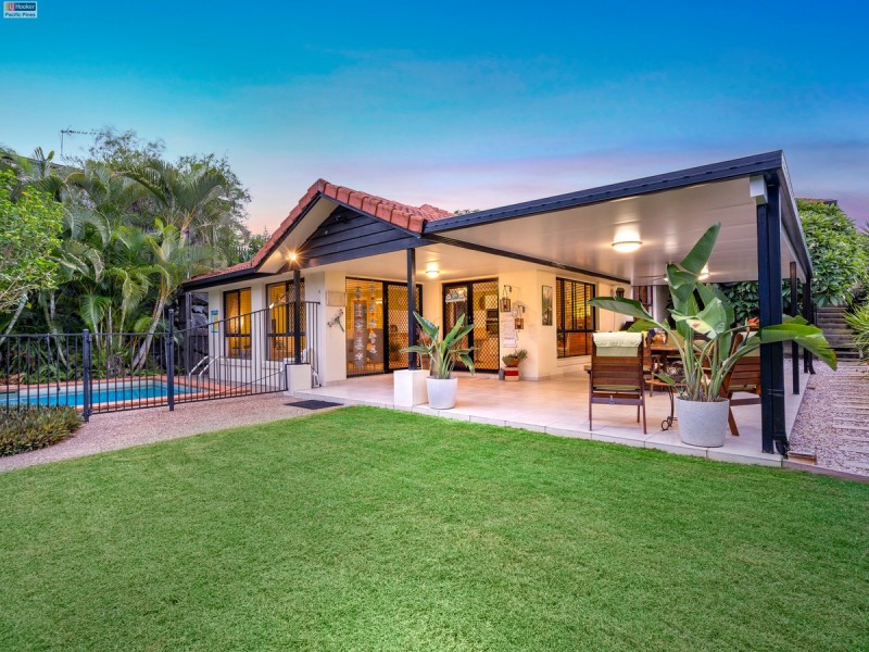 8 Coonowrin Street, Pacific Pines QLD 4211