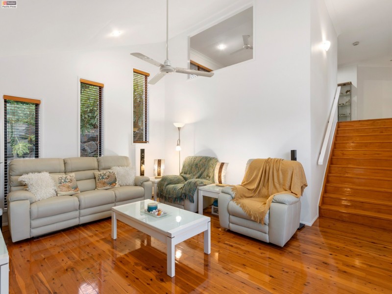 8 Coonowrin Street, Pacific Pines QLD 4211